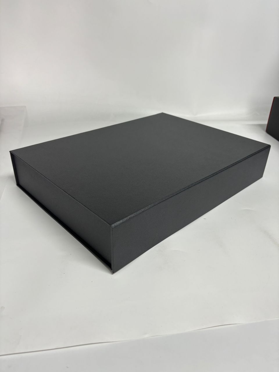 Vip leather box with 2 magnet VT01 32x21x4 cm
